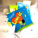 Подарунковий бокс "Love is... (Кохання це...)" Подарунковий бокс "Love is... (Кохання це...)"
